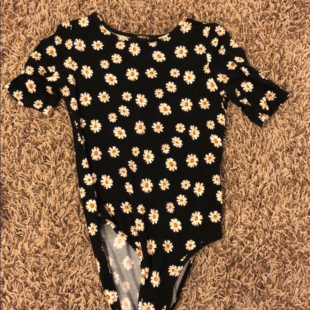 FOREVER 21 GIRLS DAISY BODYSUIT SIZE 9/10